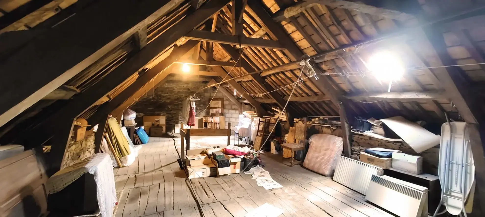 Immeuble à vendre à Guerlédan avec habitation et potentiel commercial 