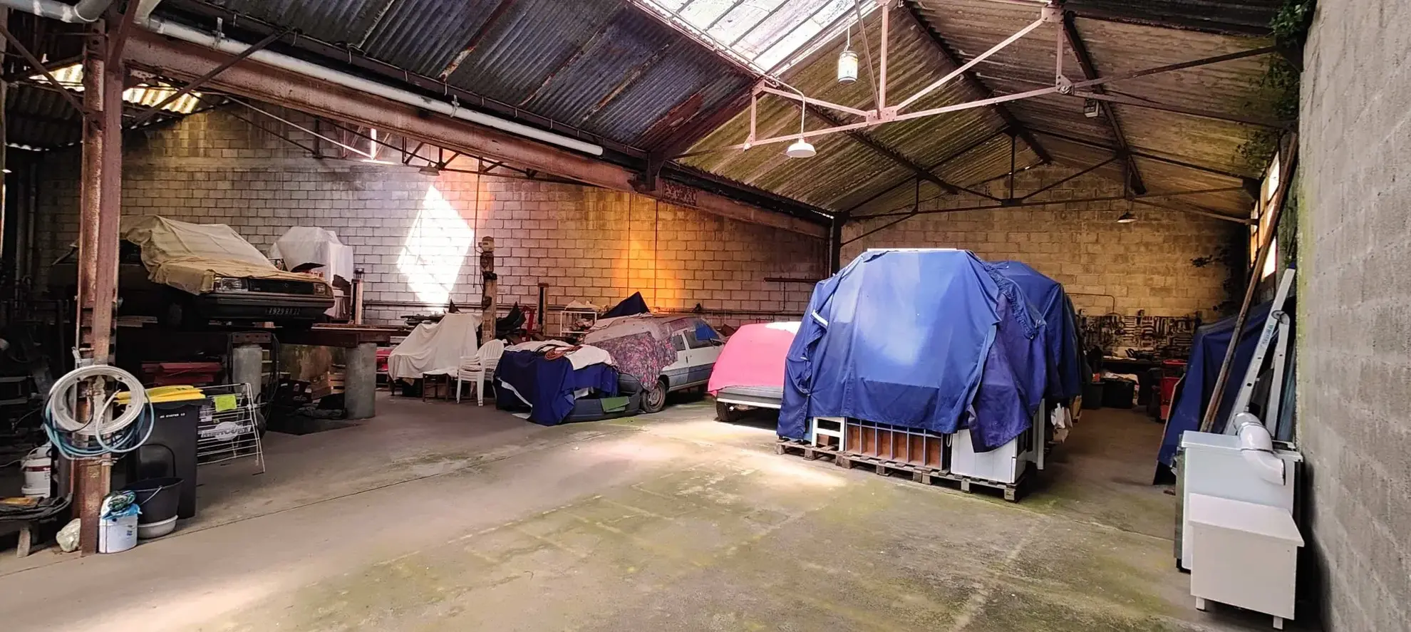 Immeuble à vendre à Guerlédan avec habitation et potentiel commercial 
