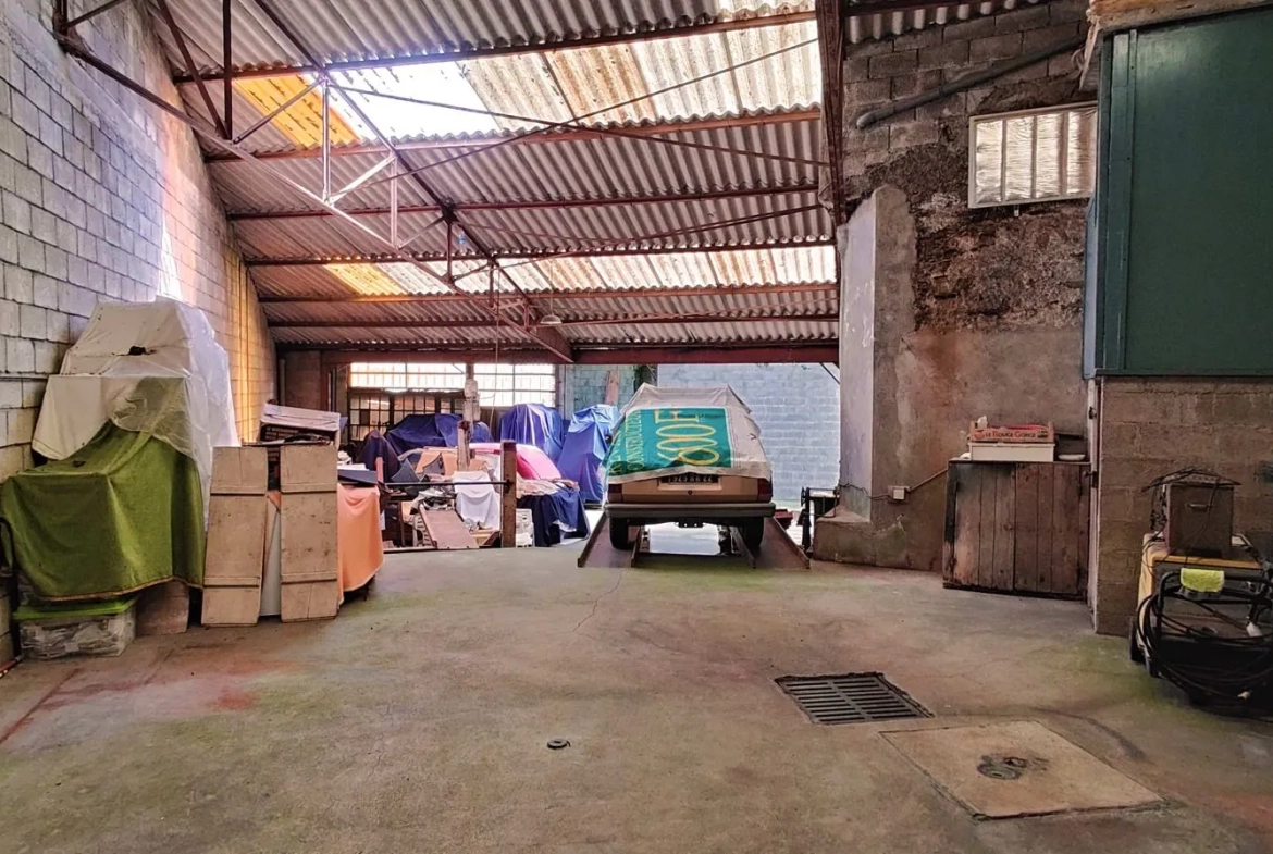 Immeuble à vendre à Guerlédan avec habitation et potentiel commercial 