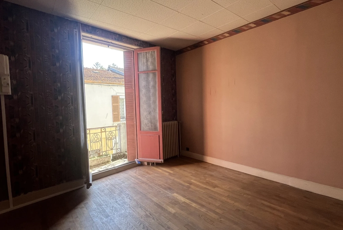 Charmante maison de ville de 186 m² avec jardin à Bourbonne-les-Bains 