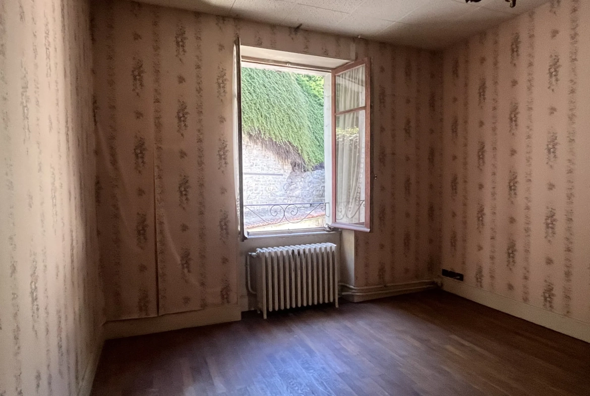Charmante maison de ville de 186 m² avec jardin à Bourbonne-les-Bains 