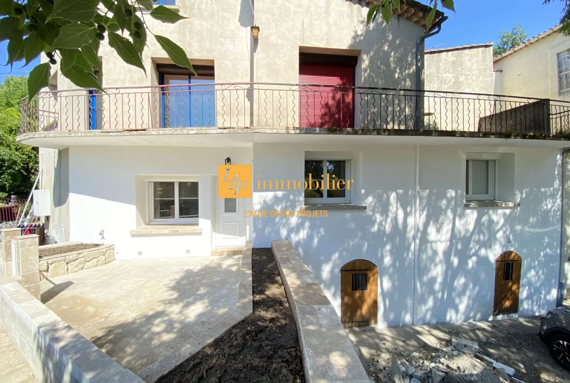 Appartement rénové de 60 m² avec terrasse et parking à Laroque 