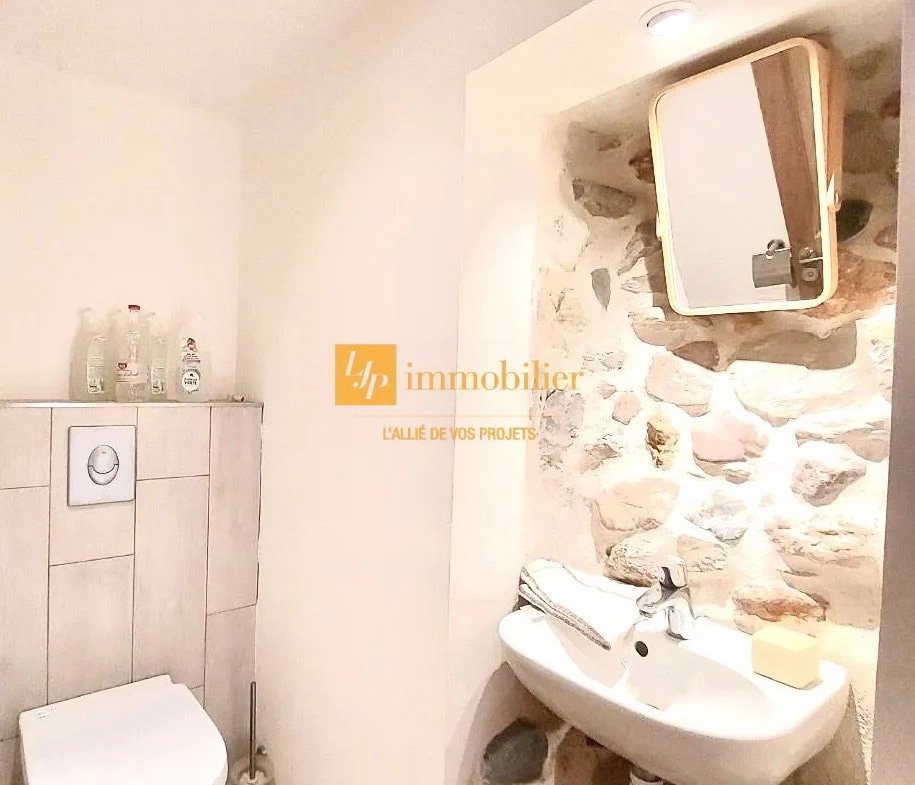 Appartement rénové de 60 m² avec terrasse et parking à Laroque 