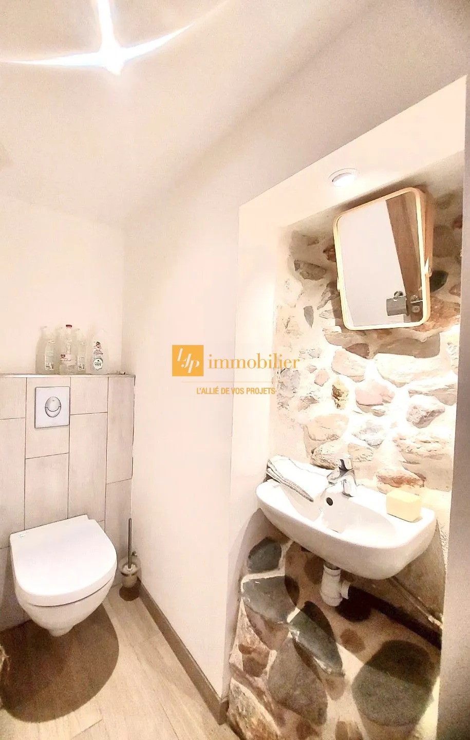 Appartement rénové de 60 m² avec terrasse et parking à Laroque 