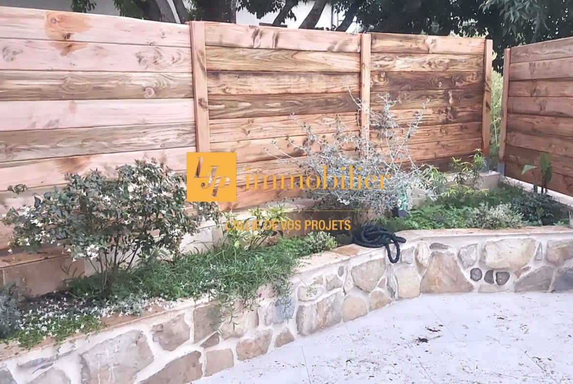 Appartement rénové de 60 m² avec terrasse et parking à Laroque 
