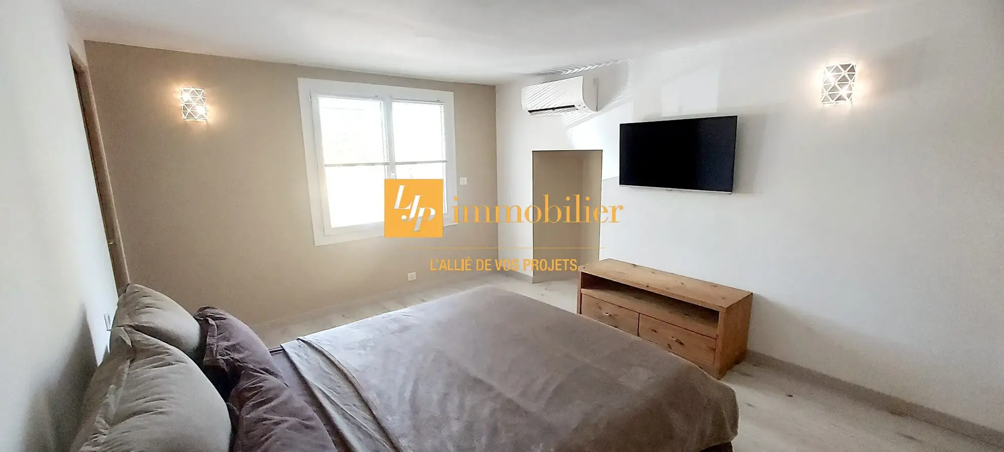 Appartement rénové de 60 m² avec terrasse et parking à Laroque 