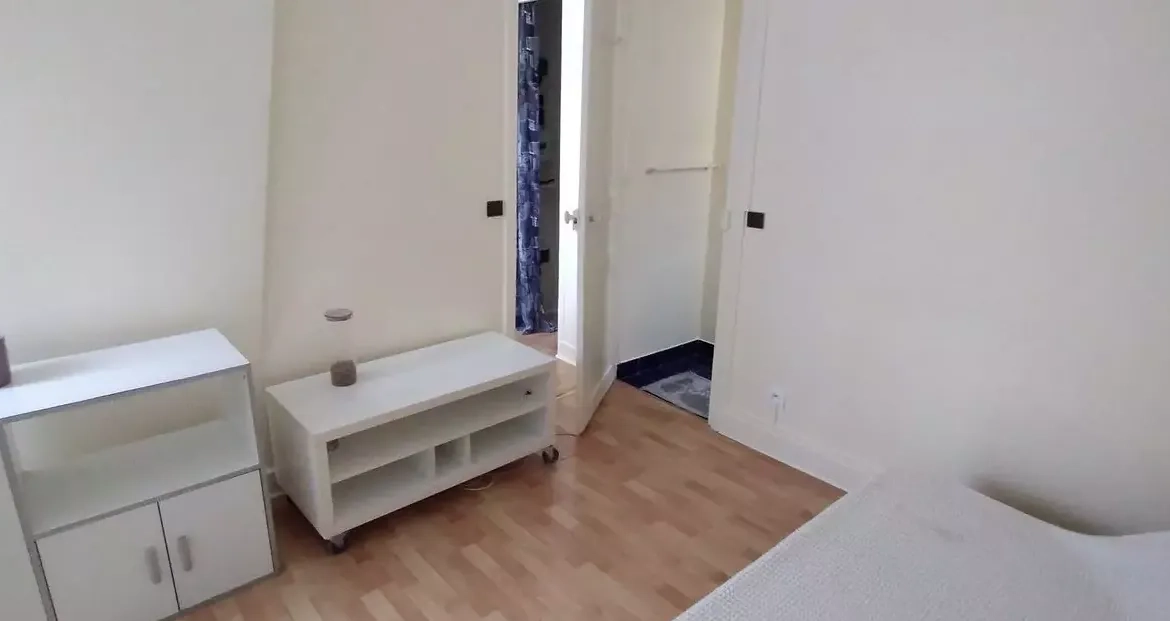Charmant studio lumineux de 17,58 m² à Paris 17ème, proche des Ternes et de l’Arc de Triomphe 