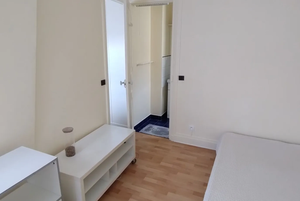 Charmant studio lumineux de 17,58 m² à Paris 17ème, proche des Ternes et de l’Arc de Triomphe 