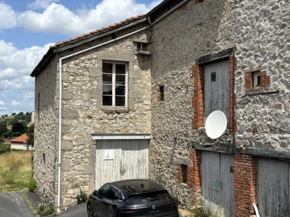 Ferme à rénover de 229 m² avec terrain à Saint-Just-Malmont