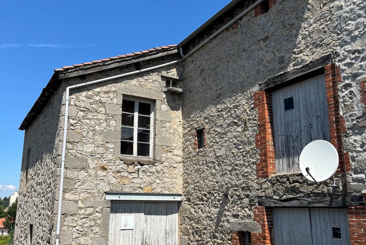 Ferme à rénover de 229 m² avec terrain à Saint-Just-Malmont 