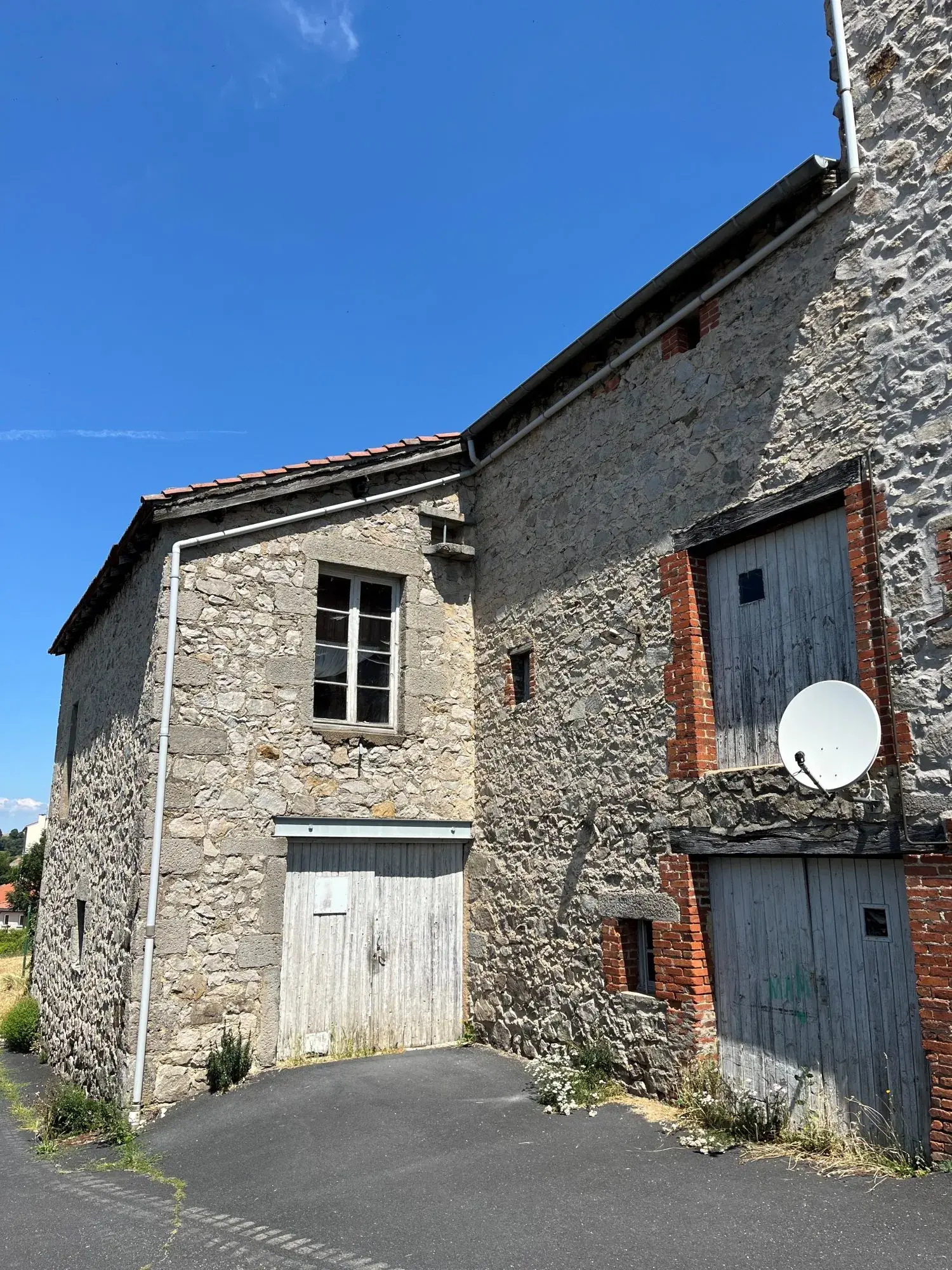 Ferme à rénover de 229 m² avec terrain à Saint-Just-Malmont 
