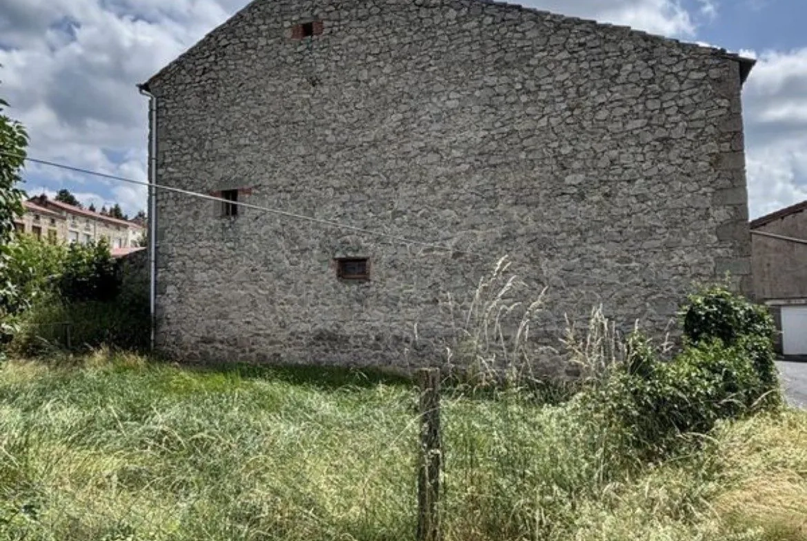 Ferme à rénover de 229 m² avec terrain à Saint-Just-Malmont 