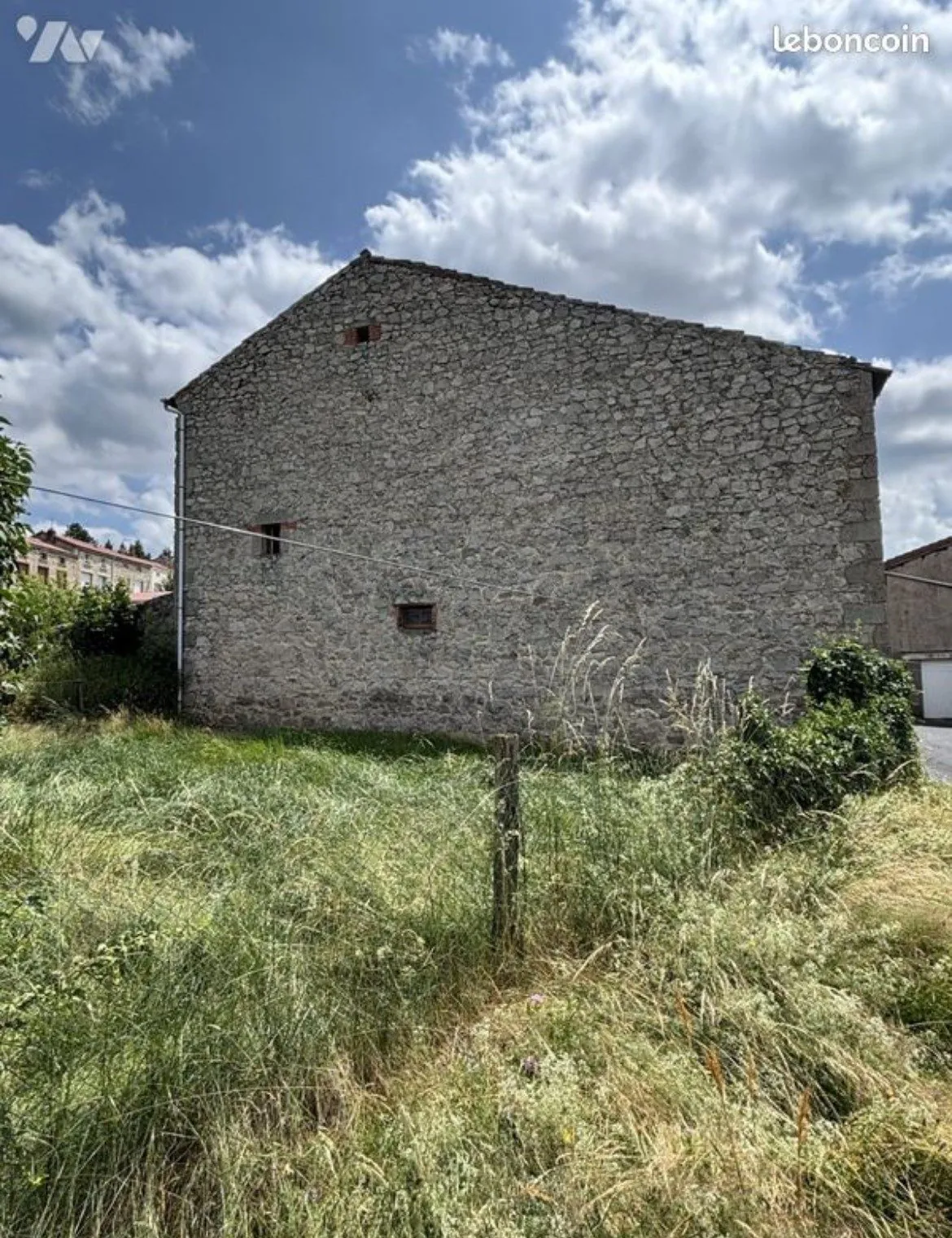 Ferme à rénover de 229 m² avec terrain à Saint-Just-Malmont 