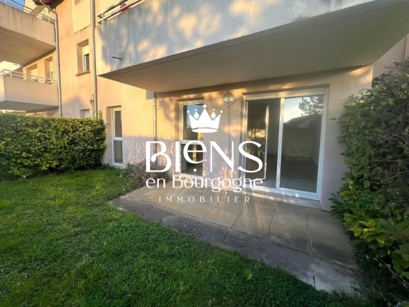 Appartement T2 en rez-de-jardin avec terrasse et piscine à Beaune