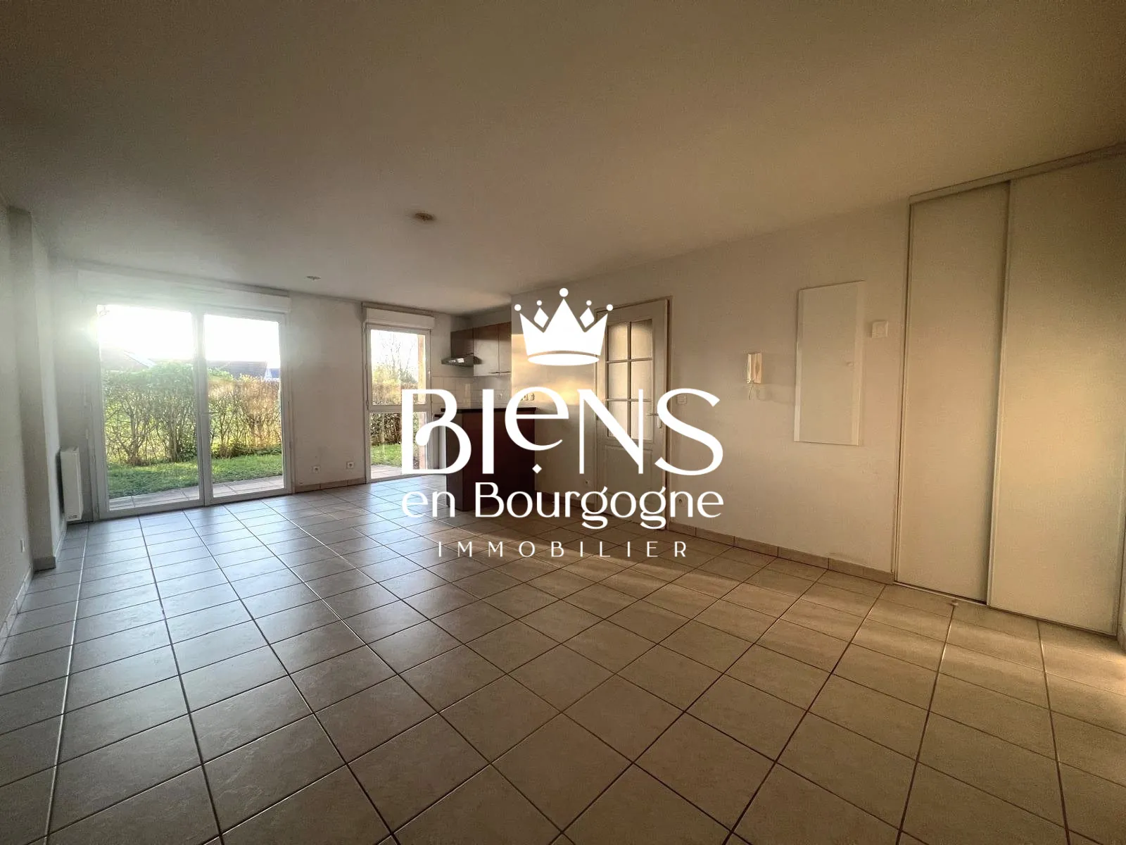 Appartement T2 en rez-de-jardin avec terrasse et piscine à Beaune 