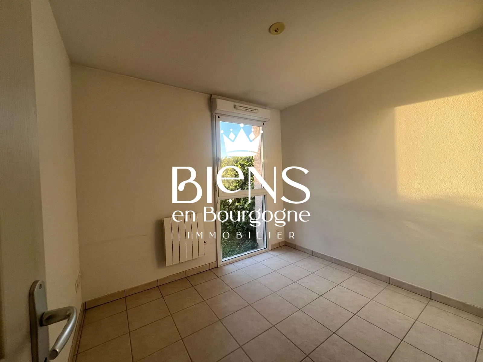 Appartement T2 en rez-de-jardin avec terrasse et piscine à Beaune 