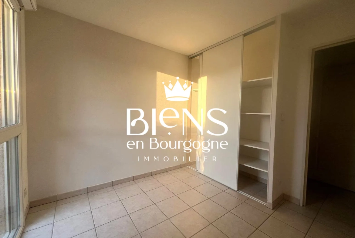 Appartement T2 en rez-de-jardin avec terrasse et piscine à Beaune 