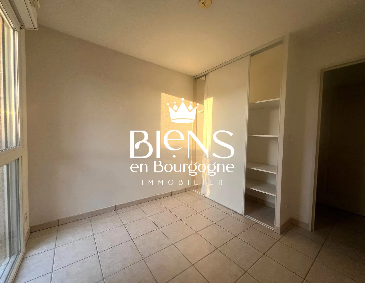 Appartement T2 en rez-de-jardin avec terrasse et piscine à Beaune 