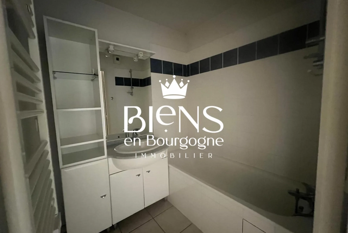 Appartement T2 en rez-de-jardin avec terrasse et piscine à Beaune 