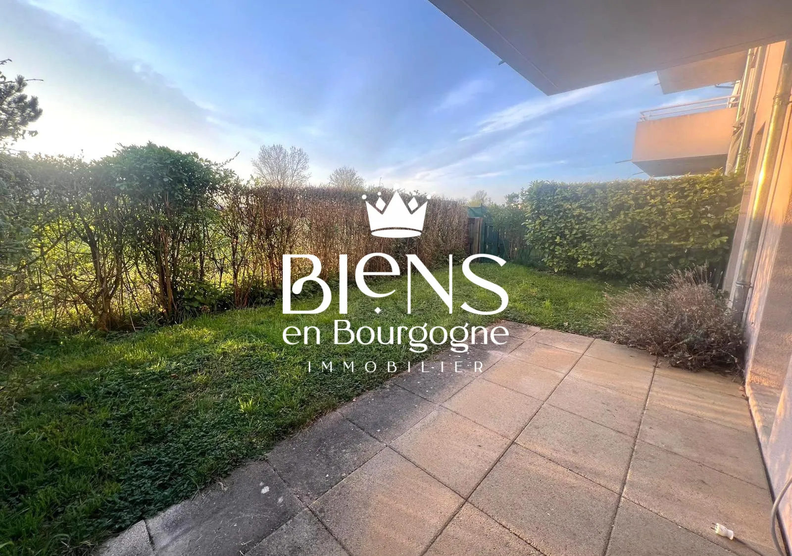 Appartement T2 en rez-de-jardin avec terrasse et piscine à Beaune 