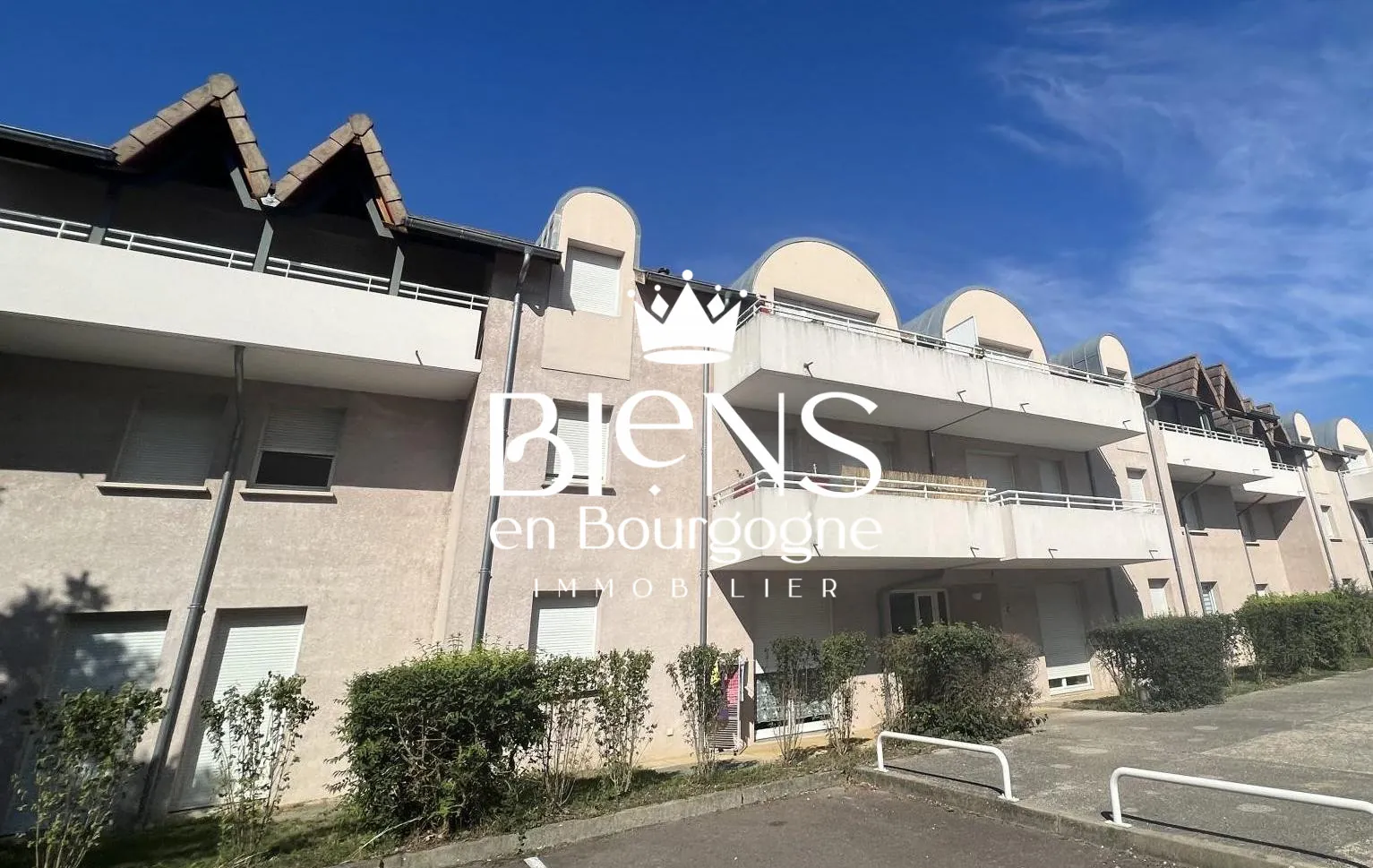 Appartement T2 en rez-de-jardin avec terrasse et piscine à Beaune 