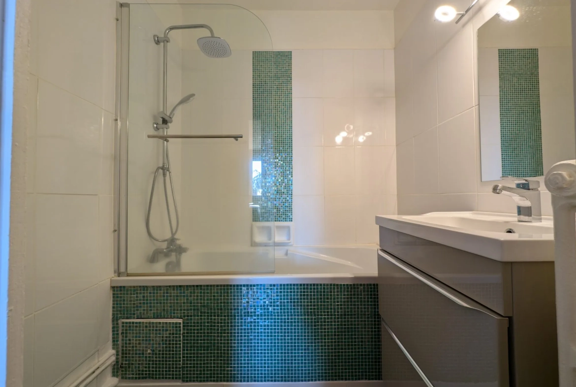 Appartement T3 lumineux de 68,50 m² avec balcon, garage et cave à Clermont-Ferrand 