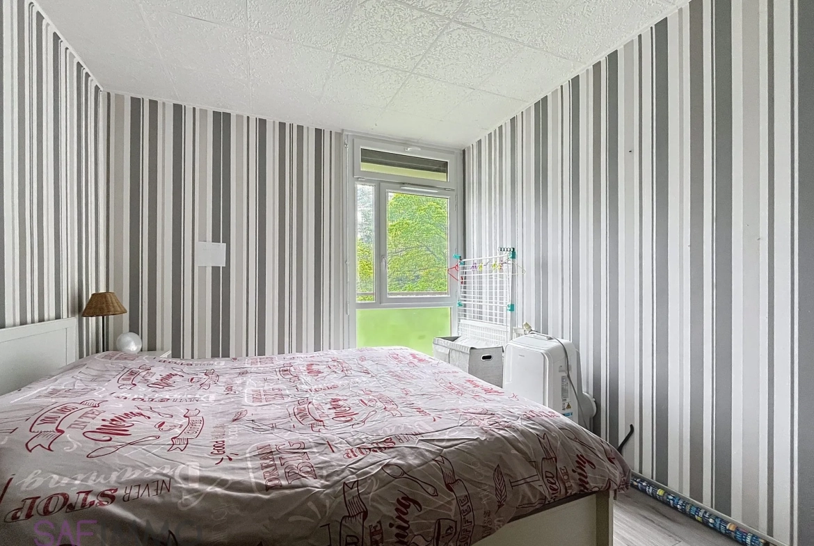 Appartement T4 lumineux à vendre à Oullins, rénové, avec balcon et cave dans environnement verdoyant 