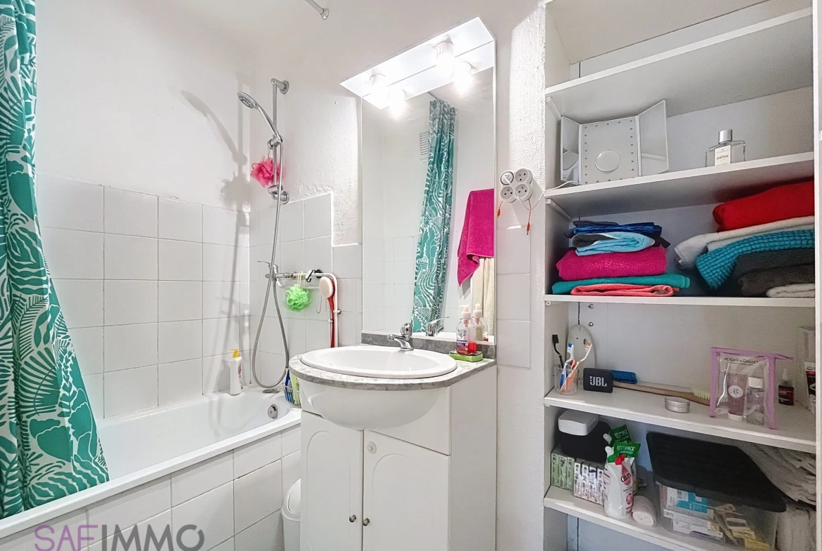 Appartement T4 lumineux à vendre à Oullins, rénové, avec balcon et cave dans environnement verdoyant 