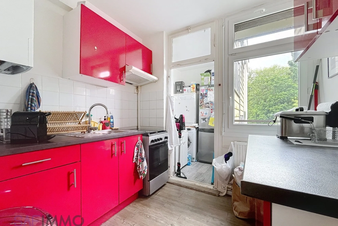 Appartement T4 lumineux à vendre à Oullins, rénové, avec balcon et cave dans environnement verdoyant 