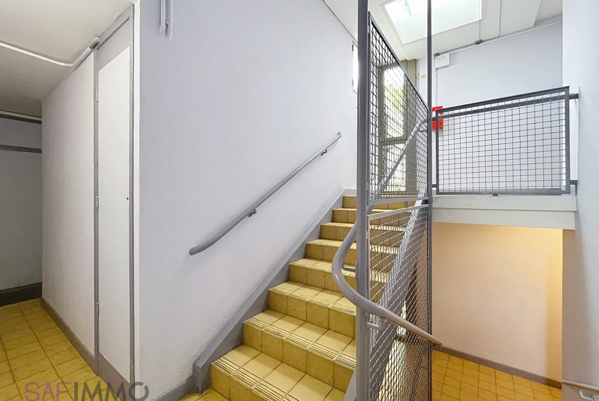 Appartement T4 lumineux à vendre à Oullins, rénové, avec balcon et cave dans environnement verdoyant 