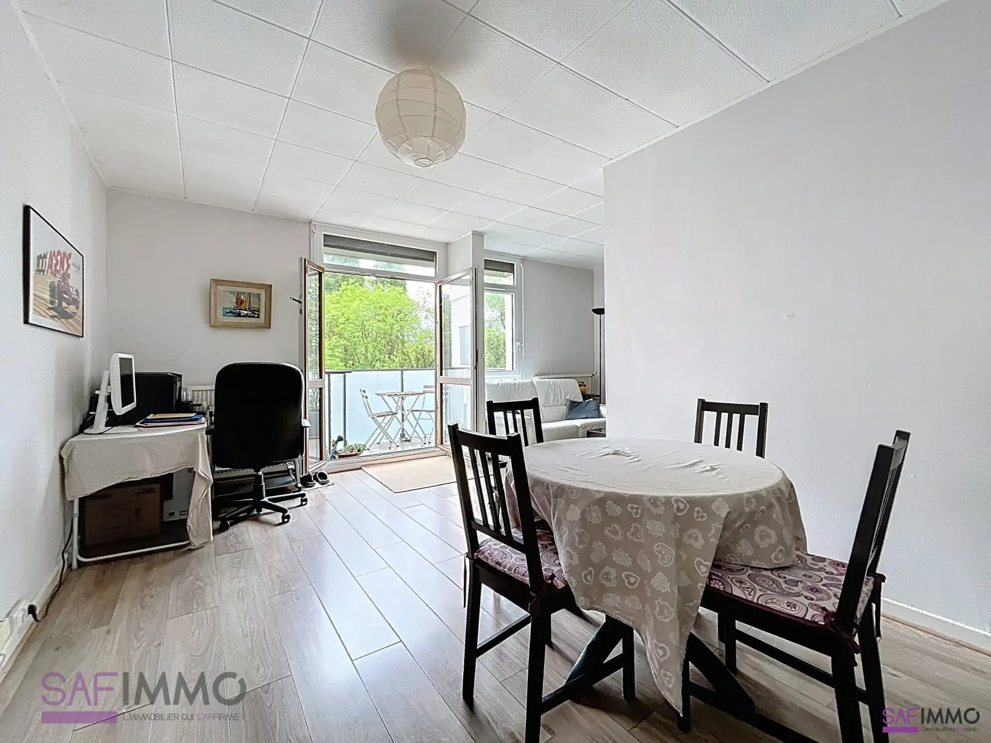 Appartement T4 lumineux à vendre à Oullins, rénové, avec balcon et cave dans environnement verdoyant 