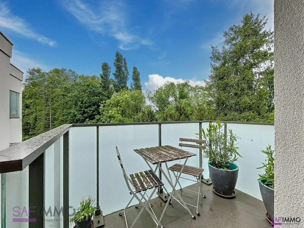 Appartement T4 lumineux à vendre à Oullins, rénové, avec balcon et cave dans environnement verdoyant