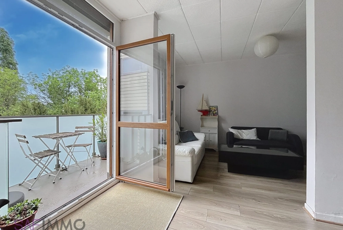 Appartement T4 lumineux à vendre à Oullins, rénové, avec balcon et cave dans environnement verdoyant 