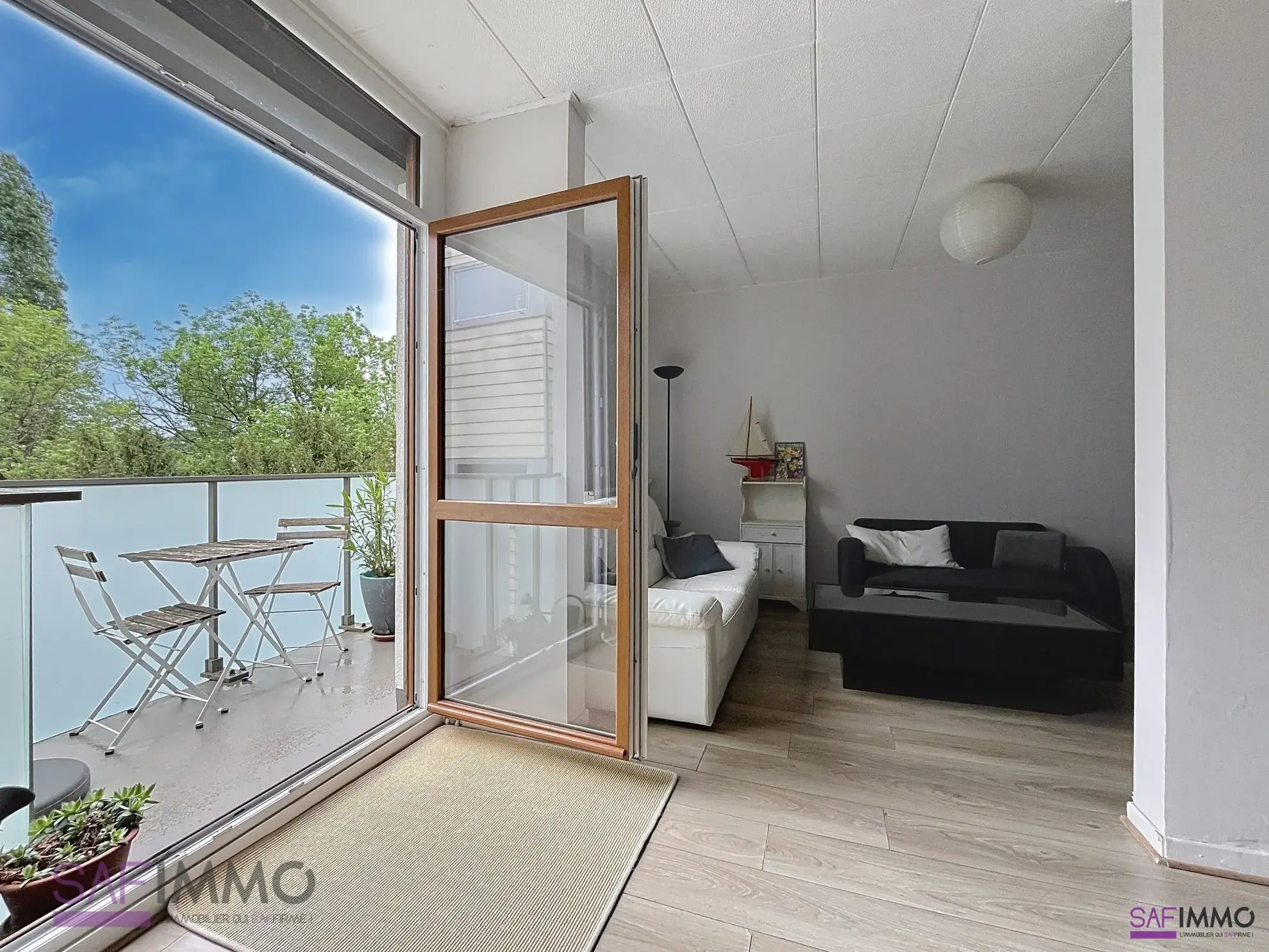 Appartement T4 lumineux à vendre à Oullins, rénové, avec balcon et cave dans environnement verdoyant 