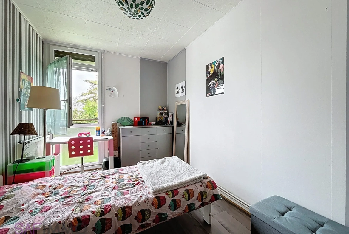 Appartement T4 lumineux à vendre à Oullins, rénové, avec balcon et cave dans environnement verdoyant 