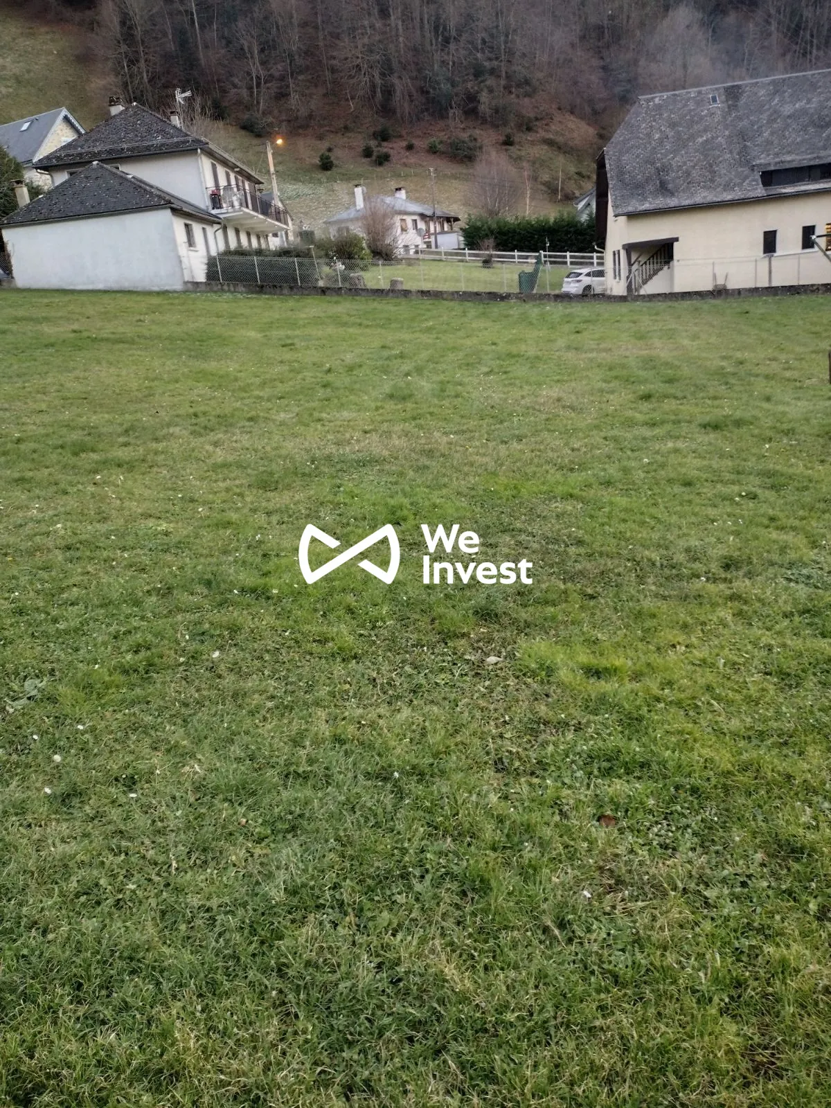 Terrain constructible à Cauterets avec permis et fibre optique, idéal pour votre projet immobilier 