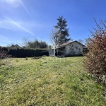 Terrain à bâtir de 722 m² au centre de Monts avec dépendance et proximité des commodités