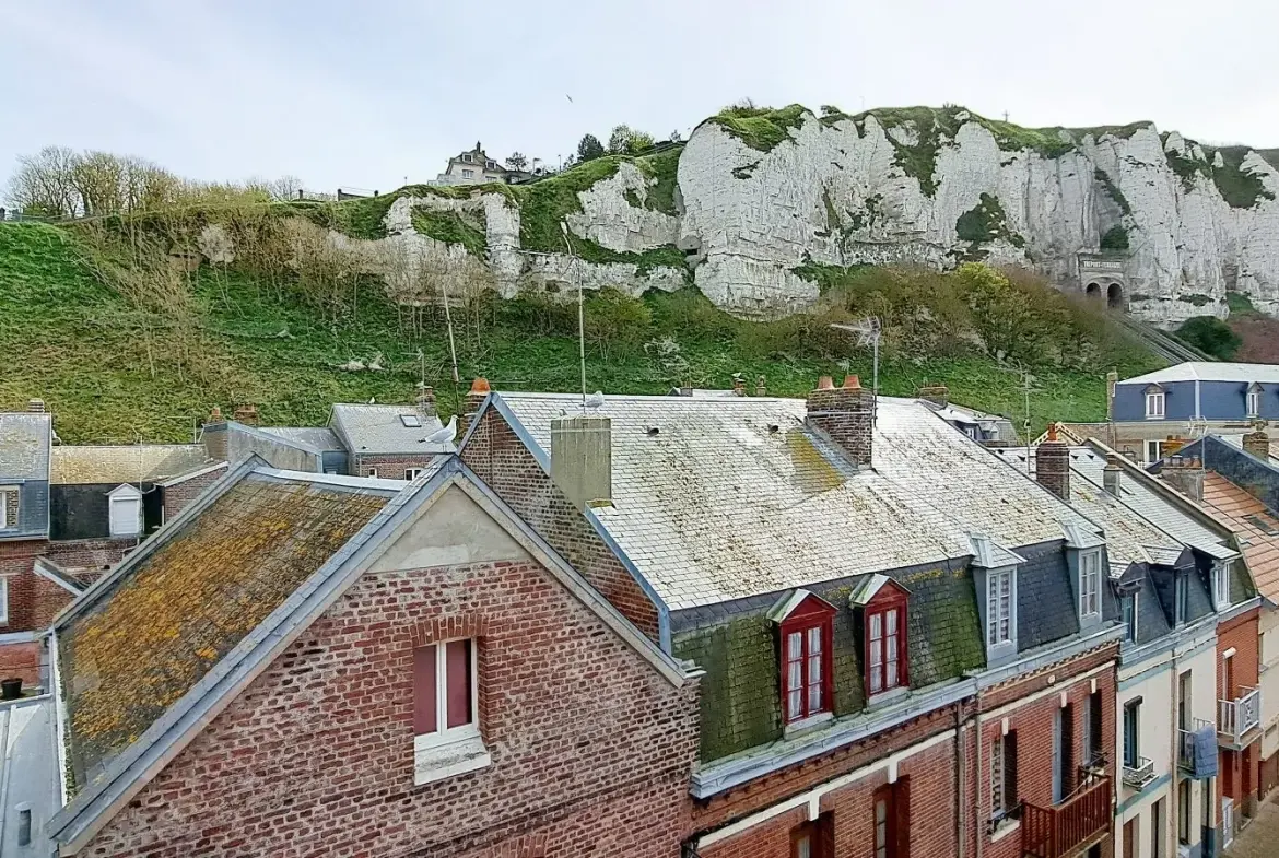 Appartement T3 lumineux avec vue sur Le Tréport à vendre, à 100 m de la plage 