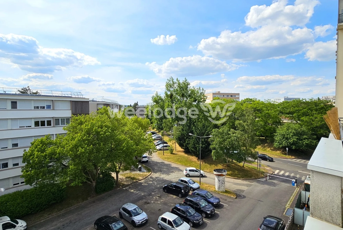 Appartement à vendre à Cergy avec terrasse, parking et proximité RER A 
