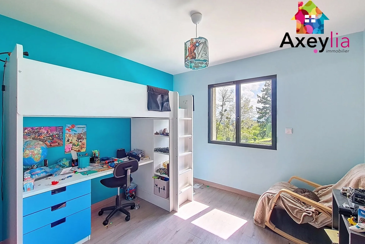 Maison récente avec terrasse et grand terrain à Pouilly-sous-Charlieu 