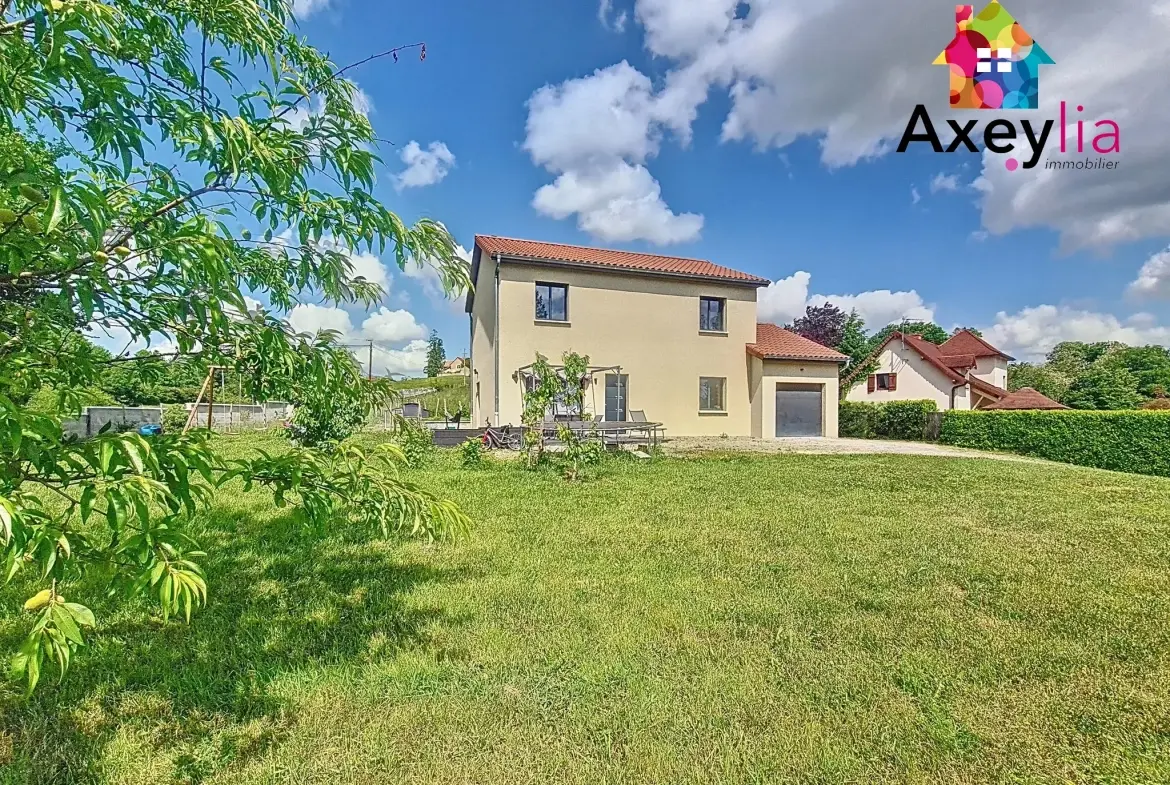 Maison récente avec terrasse et grand terrain à Pouilly-sous-Charlieu 