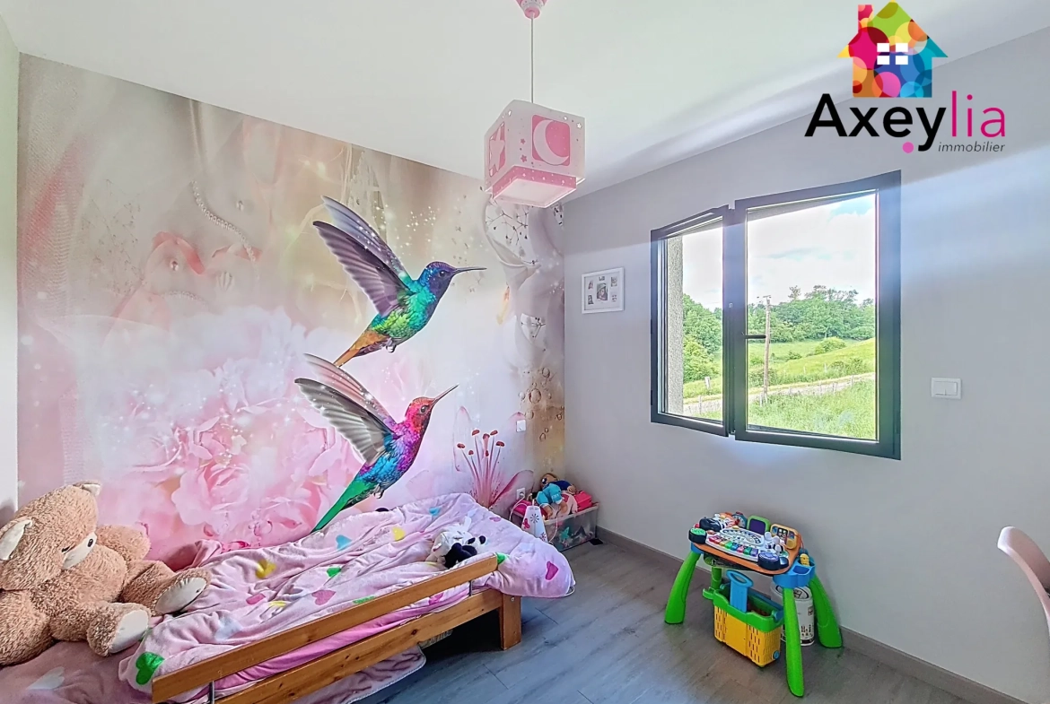 Maison récente avec terrasse et grand terrain à Pouilly-sous-Charlieu 