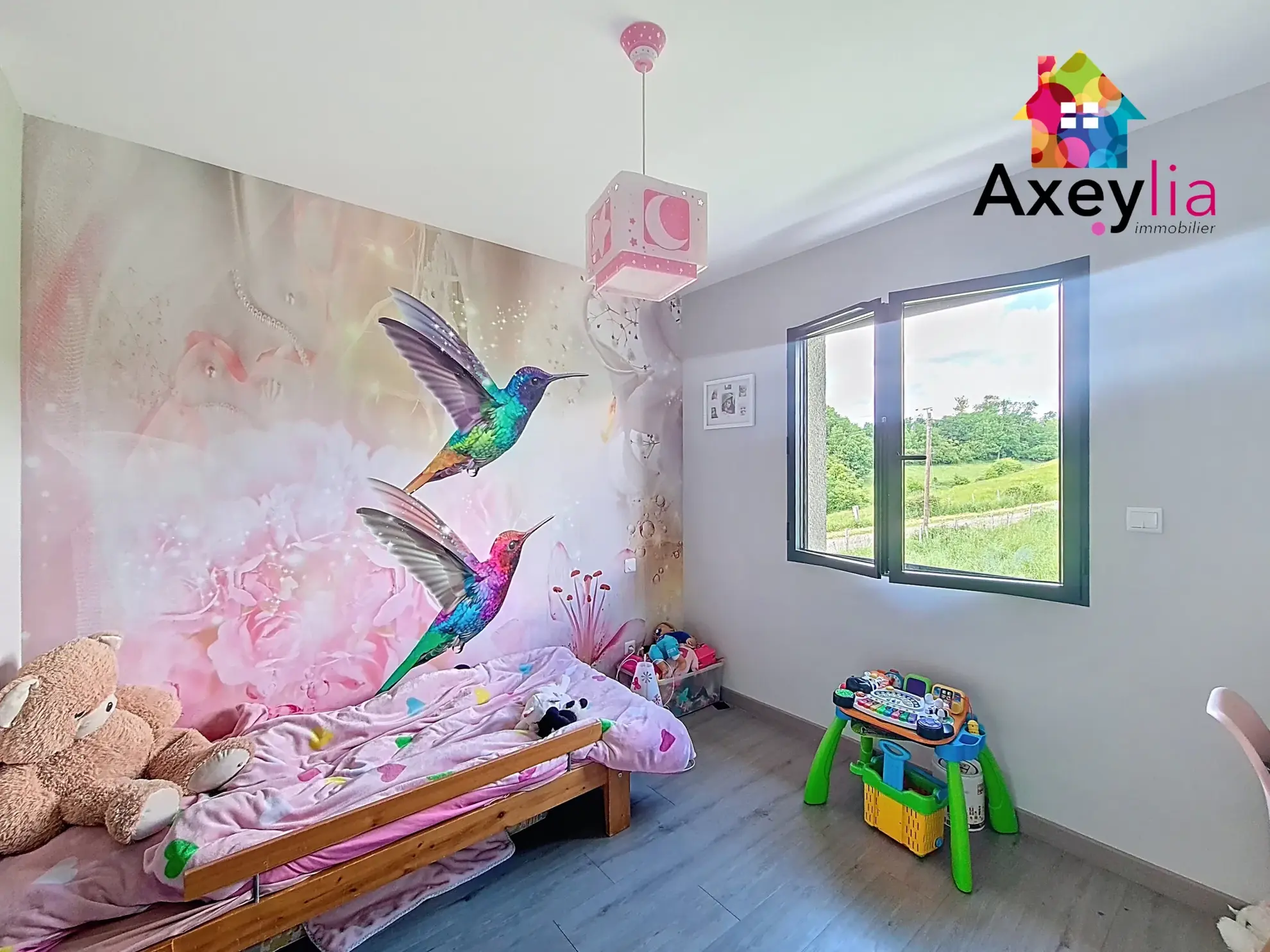 Maison récente avec terrasse et grand terrain à Pouilly-sous-Charlieu 