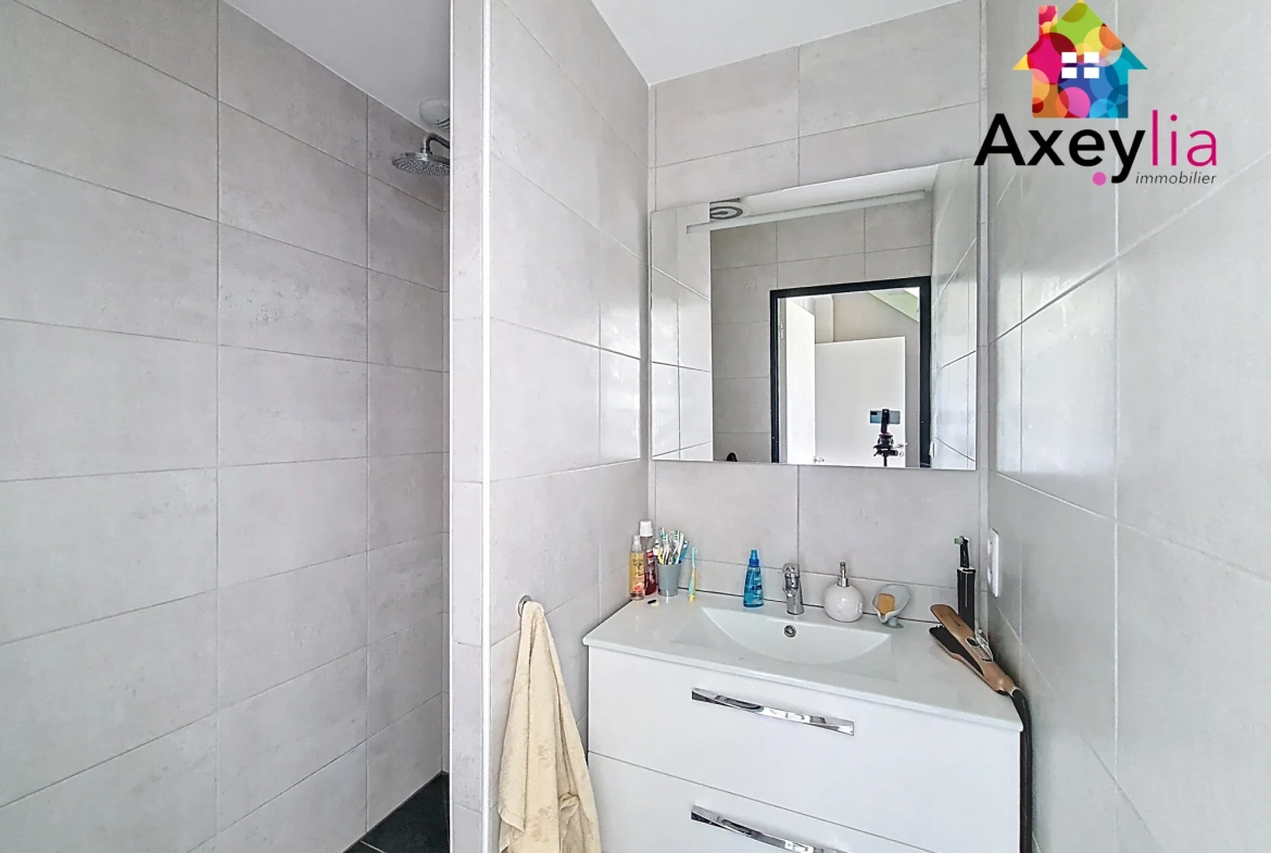 Maison récente avec terrasse et grand terrain à Pouilly-sous-Charlieu 