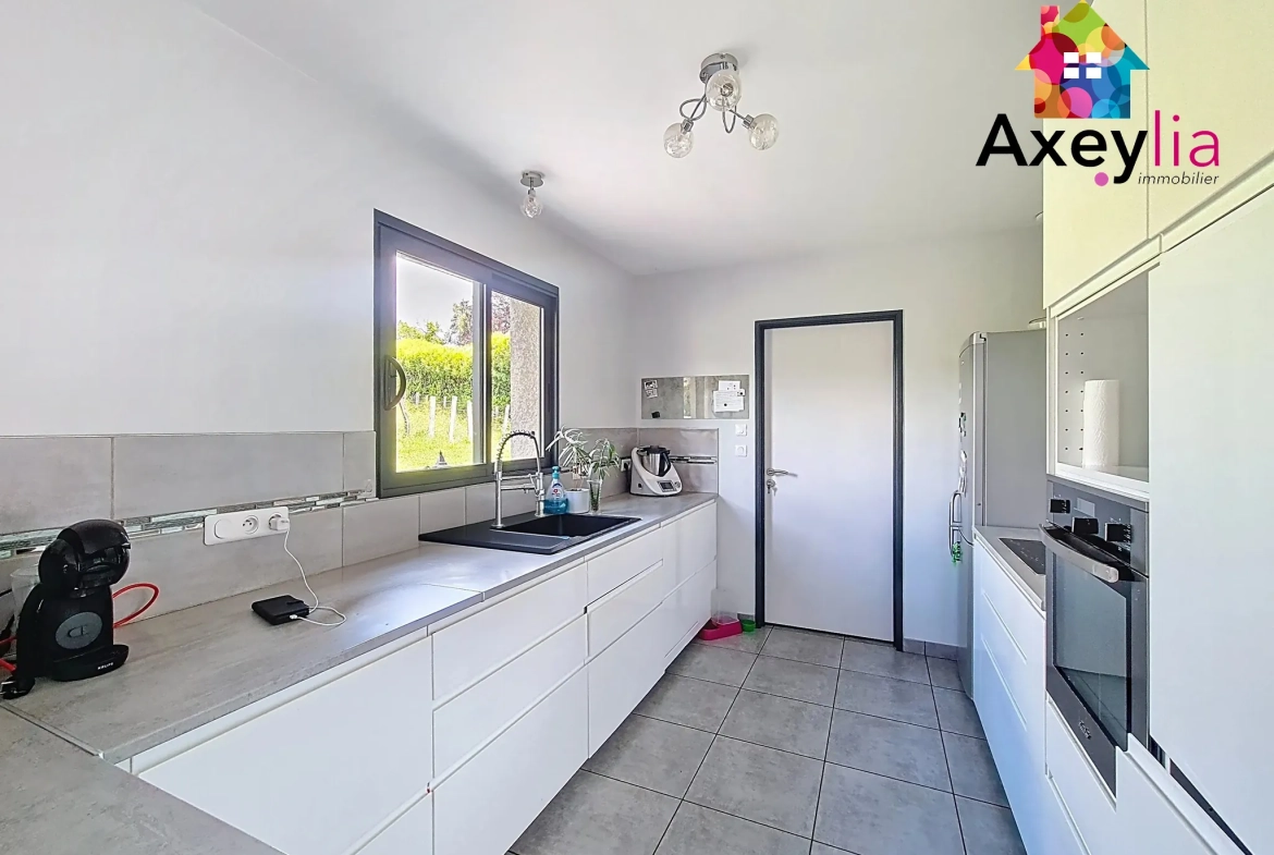 Maison récente avec terrasse et grand terrain à Pouilly-sous-Charlieu 