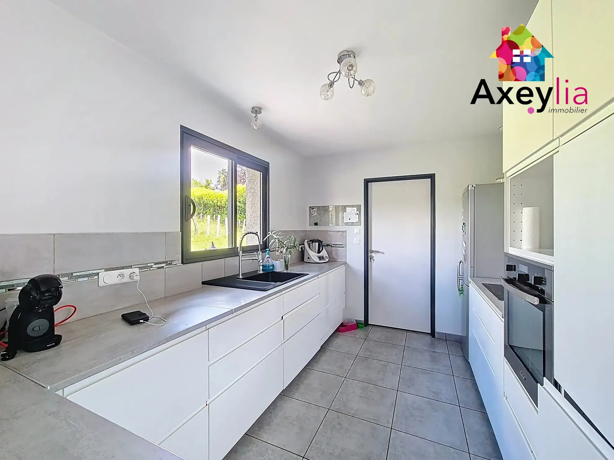 Maison récente avec terrasse et grand terrain à Pouilly-sous-Charlieu 