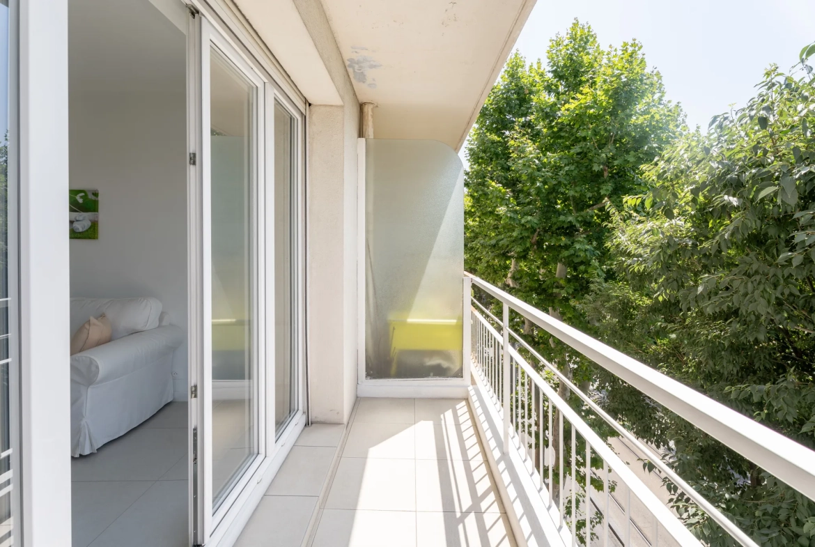 Appartement 2 pièces lumineux à Marseille 13005 avec balcon et vue dégagée 