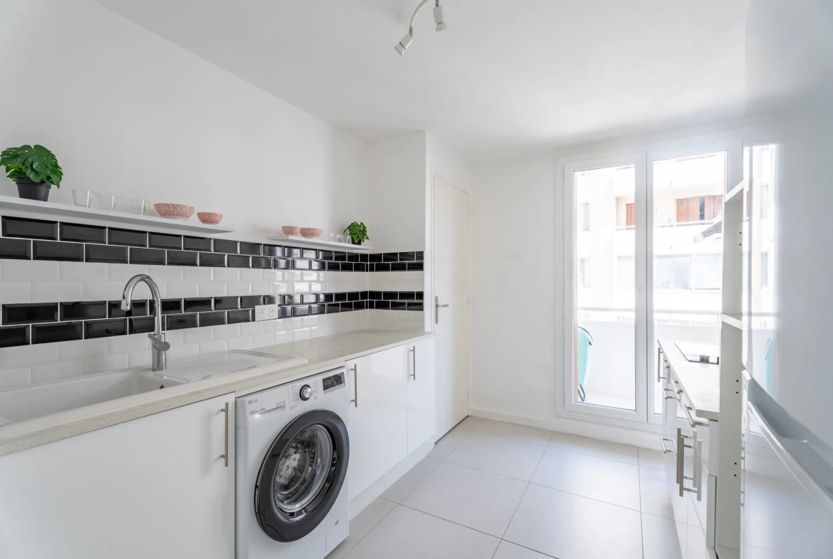 Appartement 2 pièces lumineux à Marseille 13005 avec balcon et vue dégagée 