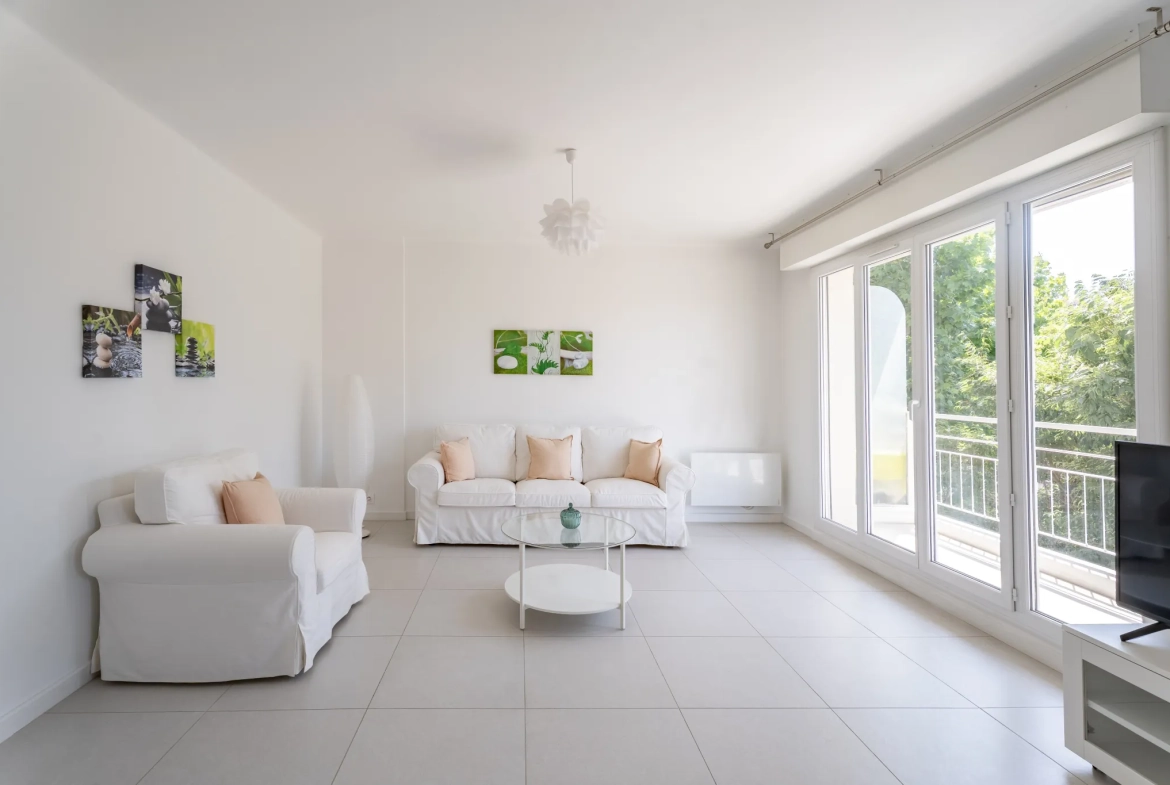 Appartement 2 pièces lumineux à Marseille 13005 avec balcon et vue dégagée 