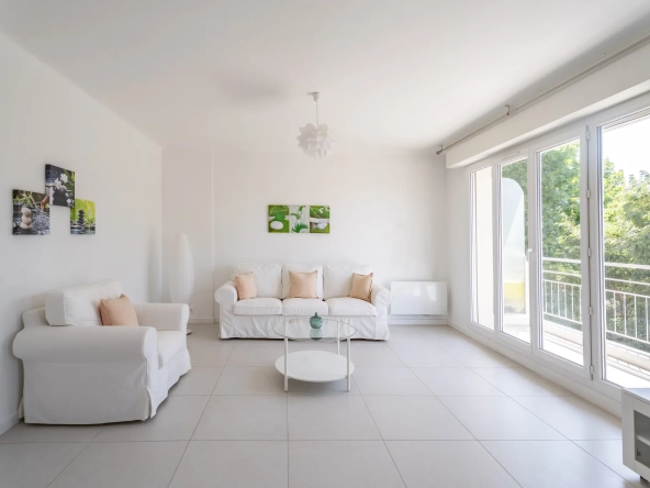 Appartement 2 pièces lumineux à Marseille 13005 avec balcon et vue dégagée